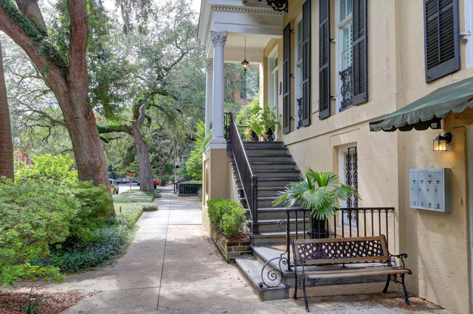 Romancing The Jones Savannah Exterior photo