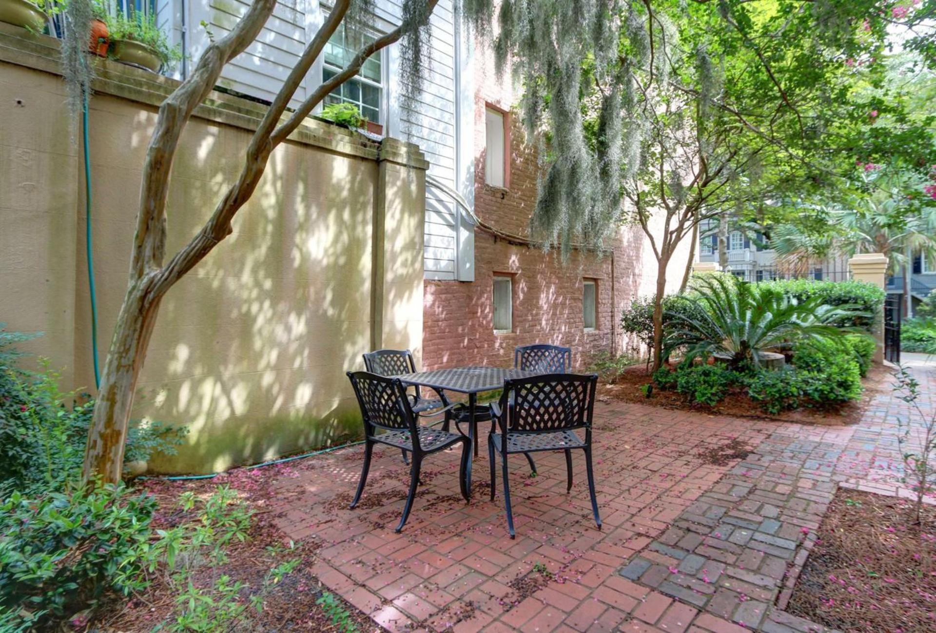 Romancing The Jones Savannah Exterior photo